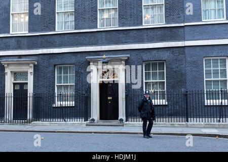 London, 28 November 2016. A guard in front of 10 Downing Street in London, the residence of Prime Minister of the United Kingdom. Stock Photo