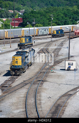 CSX Queensgate Yard, Cincinnati, Ohio, USA with Union Pacific, Norfolk ...