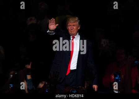 Des Moines, Iowa, USA, 8th, December, 2016 President Elect Donald Trump at the Thank You VIctory rally Credit: Mark Reinsteiin Stock Photo