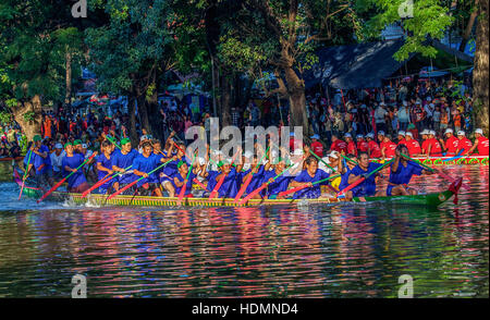 Dragon boat festival race at the Water Festival, Bon Om Touk, on the Tonle Sap River in Siem Reap, Cambodia. Stock Photo