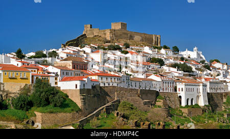 Portugal, Mértola: View to charming little town with white washed houses around a medieval castle at the top Stock Photo