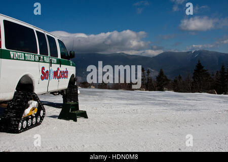 Mount Washington Valley, Pinkham Notch, New Hampshire, Great Glen Outdoor Center, the Snow Coach on the mountain in winter Stock Photo