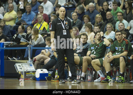 Berlin, Germany. 11th Dec, 2016. Fuechse coach Erlingur Birgir Richardsson pictured at the German Handball Bundesliga match between Fuechse Berlin and TBV Lemgo at the Max-Schmeling Halle in Berlin, Germany, 11 December 2016. Photo: Paul Zinken/dpa/Alamy Live News Stock Photo