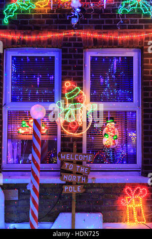 Honor Oak Park, London, 13th Dec 2016. Bright lights and beautiful Christmas decorations at a house in the South East London Suburb. The decorations are in aid of children's hospice charity 'Demelza', and passers-by are encouraged to donate. © Imageplotter News and Sports/Alamy Live News Stock Photo