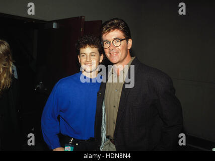 File. 13th Dec, 2016. ALAN THICKE (March 1, 1947 - December 13, 2016) was a Canadian actor, songwriter, and game and talk show host. He is known for his role as Jason Seaver, the father on the ABC television series Growing Pains. His son is the singer R. Thicke. Alan, died at age 69, of a heart attack while playing hockey with his 19 year-old son Carter Thicke. Pictured: Kirk Cameron And Alan Thicke. 1989 © Globe Photos/ZUMAPRESS.com/Alamy Live News Stock Photo