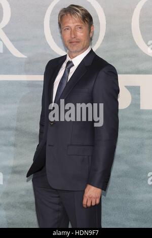 London, UK. 13th Dec, 2016. Mads Mikkelsen attends the Launch Event of ROGUE ONE: A STAR WARS STORY at Tate Modern, in London, England (13/12/2016) | Verwendung weltweit/picture alliance Credit:  dpa/Alamy Live News Stock Photo