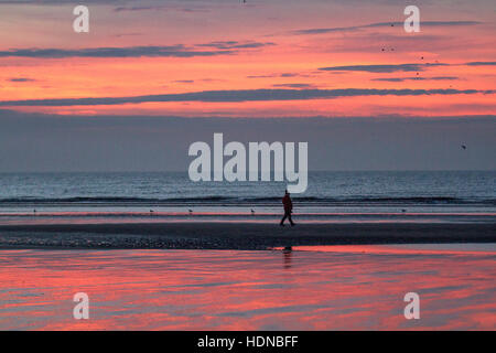 UK Weather: Sunset over Blackpool, Lancashire: 14th Dec 2016.  A beautiful sunset reflects in the rippled sands on Blackpool seafront after another warm day over the north west of England.  Credit:  Cernan Elias/Alamy Live News Stock Photo