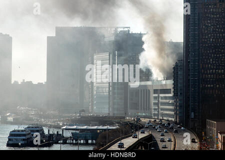 New York, New York, USA. 14th Dec, 2016. The NYU Langone Medical Center is seen on fire in Manhattan, New York, Dec. 14, 2016. Credit:  Li Muzi/Xinhua/Alamy Live News Stock Photo