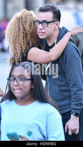 Fred Armisen spotted hugging an unidentified woman as he walks in Soho  Featuring: Fred Armisen Where: Manhattan, New York, United States When: 20 Oct 2016 Stock Photo