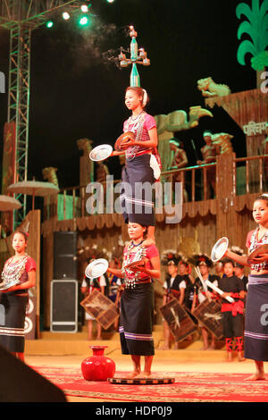 Bru Tripura Tribal Girls performing Traditional Hojagiri dance. Tribal Festival in Ajmer, Rajasthan, India Stock Photo