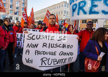 Rome, Italy. 13th Dec, 2016. Employees of TIM, an Italian brand owned by Telecom Italia that provides mobile, fixed telephony and Internet services, hold a national strike to protest against wage cuts and for the renewal of the contract. © Giuseppe Ciccia/Pacific Press/Alamy Live News Stock Photo