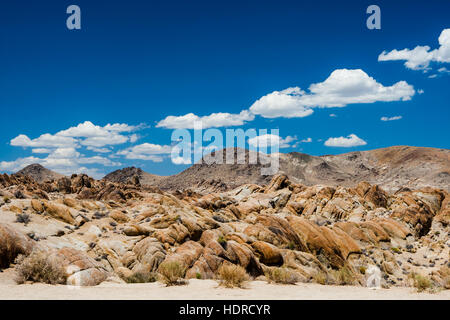 Alabama Hills are a range of hills and rock formations near the eastern slope of the Sierra Nevada Mountains in the Owens Valley, west of Lone Pine in Stock Photo