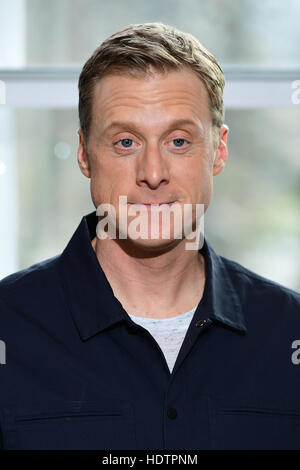 Alan Tudyk attending the Rogue One: A Star Wars Story Photocall at The Corinthia Hotel, London. PRESS ASSOCIATION Photo. Picture date: Wednesday 14 December 2016. See PA Story SHOWBIZ RogueOne. Photo credit should read: Ian West/PA Wire Stock Photo