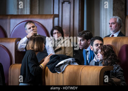 Rome, Italy. 14th Dec, 2016. The Capitoline Assembly budget Rome Movement Five Star (M5S) during the discussion between movement risked Brawl's opposition Democratic Party (PD). Credit:  Andrea Ronchini/Pacific Press/Alamy Live News Stock Photo