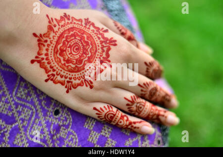 Mehndi Designs Easy | Simple Mehndi Designs for Hariyali Teej | Zoom TV