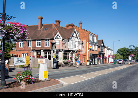 16th century The Stag Pub, Ascot High Street, Ascot, Berkshire, England, United Kingdom Stock Photo