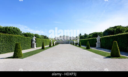 Photo view on upper belvedere palace and garden with statue, vienna, austria Stock Photo