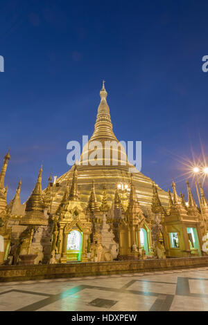Shwedagon pagoda at night, Yangon, Myanmar Stock Photo