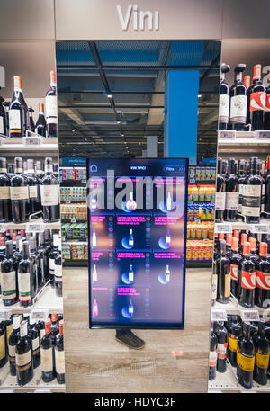 Coop Italia, Italy’s largest supermarket chain, has collaborated with Accenture to reinvent the customer experience in new shop Stock Photo