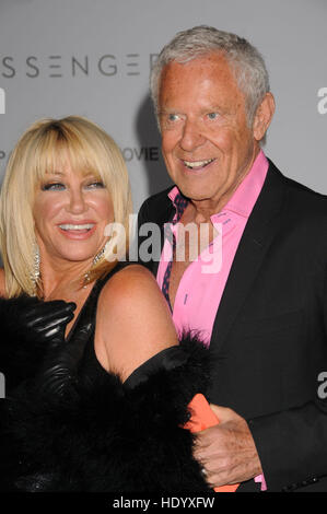 Los Angeles, California, USA. 14th Dec, 2016. December 14th 2016 - Los Angeles California USA Actress SUZANNE SOMERS, husband ALAN HAMEL at the Sony Studios ''Passengers'' Premriere held at the Regency Village Theater, Los Angeles CA Credit:  Paul Fenton/ZUMA Wire/Alamy Live News Stock Photo