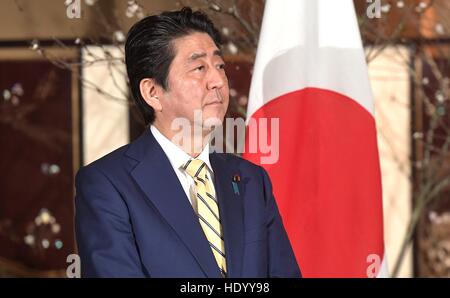 Nagato, Japan. 15th Dec, 2016. Japanese Prime Minister Shinzo Abe waits for the arrival of Russian President Vladimir Putin for a bilateral meeting December 15, 2016 in Nagato, Yamaguchi, Japan. The two are meeting at a hot spring resort to resolve issues over security and economic ties. © Planetpix/Alamy Live News Stock Photo