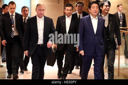 Nagato, Japan. 15th Dec, 2016. Russian President Vladimir Putin and Japanese Prime Minister Shinzo Abe walk together following a bilateral meeting December 15, 2016 in Nagato, Yamaguchi, Japan. The two are meeting at a hot spring resort to resolve issues over security and economic ties. © Planetpix/Alamy Live News Stock Photo