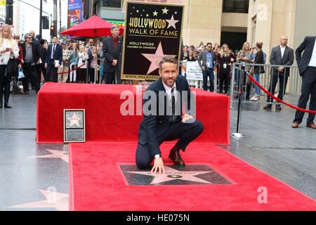 Los Angeles, CA, USA. 15th Dec, 2016. Ryan Reynolds at the induction ceremony for Star on the Hollywood Walk of Fame for Ryan Reynolds, Hollywood Boulevard, Los Angeles, CA December 15, 2016. © Priscilla Grant/Everett Collection/Alamy Live News Stock Photo