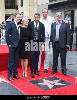 Hollywood, CA, USA. 15th Dec, 2016. 15 December 2016 - Hollywood, California - Ryan Reynolds, Tammy Reynolds, Terry Reynolds, Patrick Reynolds, Jeff Reynolds. Ryan Reynolds Honored With Star On The Hollywood Walk Of Fame. Photo Credit: F. Sadou/AdMedia © AdMedia/ZUMA Wire/Alamy Live News Stock Photo