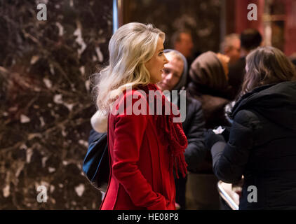 New York, New York, USA. 16th Dec, 2016. Fox News anchor Heather Childers is seen in the lobby of Trump Tower in New York, NY, USA on December 16, 2016. Credit: Albin Lohr-Jones/Pool via CNP /MediaPunch © MediaPunch Inc/Alamy Live News Stock Photo