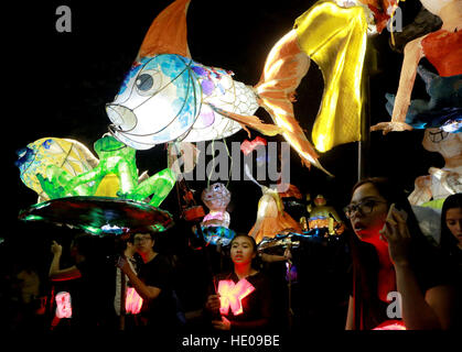 Quezon City, Philippines. 16th Dec, 2016. Students march with colorful lanterns during the annual Lantern Parade at the University of the Philippines in Quezon City, the Philippines, Dec. 16, 2016. The annual Lantern Parade showcases colorful floats, lanterns, street performances, various costumes and spectacular fireworks in celebration of the start of the Christmas break for students. © Rouelle Umali/Xinhua/Alamy Live News Stock Photo