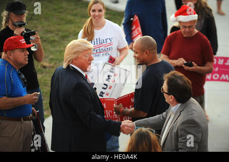 Orlando, Florida, USA. 16th Dec, 2016. A Donald Trump impersonator greets people as they arrive to hear President-elect Donald Trump speak during a 'Thank You Tour' rally on December 16, 2016 at the Central Florida Fairgrounds in Orlando, Florida. © Paul Hennessy/Alamy Live News Stock Photo