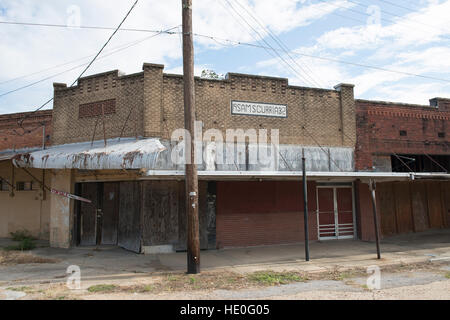 Abandoned building in the small southern town of Tallulah, Louisiana. Stock Photo