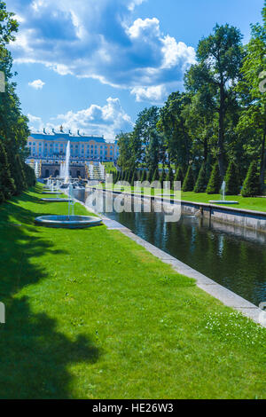 SAINT PETERSBURG, RUSSIA - JULY 27, 2014: The famous cascade of fountains and the Royal Palace in Peterhof Stock Photo
