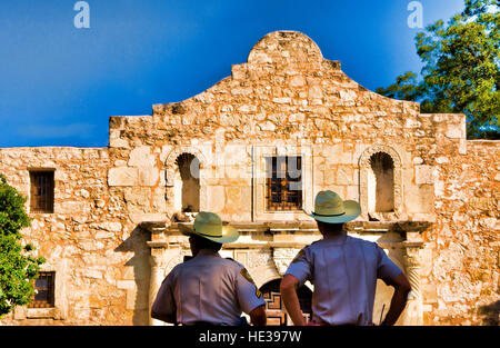 San Antonio Missions, Texas Rangers guarding The Alamo (AKA Mission San Antonio de Valero), State Historic Site Stock Photo