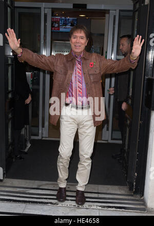 Sir Cliff Richard pictured arriving at the Radio 2 studio  Featuring: Sir Cliff Richard Where: London, United Kingdom When: 11 Nov 2016 Stock Photo