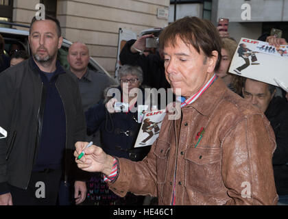 Sir Cliff Richard pictured arriving at the Radio 2 studio  Featuring: Sir Cliff Richard Where: London, United Kingdom When: 11 Nov 2016 Stock Photo