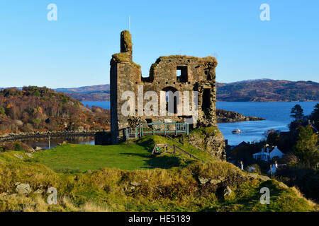 Tarbert Castle on Loch Fyne in Argyll and Bute, Scotland Stock Photo
