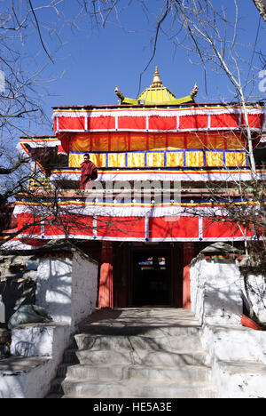 Lhasa: Temple Lukhang on an island in Lukhang Lake, Tibet, China Stock Photo