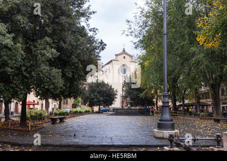 travel to Italy - Piazza Santo Spirito with fountain and Basilica di Santo Spirito in Florence city in autumn Stock Photo