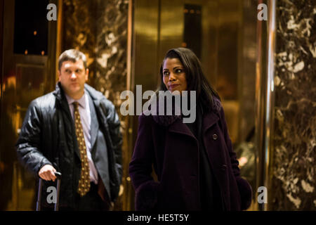 Manhattan, New York, USA. 13th Dec, 2016. Trump adviser, Omarosa Manigault arrives at Trump Tower in Manhattan, New York, U.S., on Tuesday, December 13, 2016. Credit: John Taggart/Pool via CNP - NO WIRE SERVICE - Photo: John Taggart/Consolidated News Photos/John Taggart - Pool via CNP/dpa/Alamy Live News Stock Photo