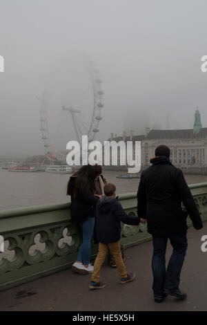 London, UK. 17th Dec, 2016. UK Weather. Foggy day in London. © claire doherty/Alamy Live News Stock Photo