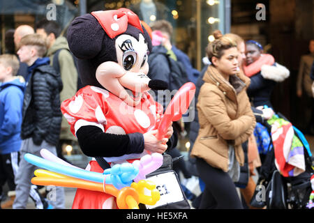Manchester, UK. 17th December, 2016. Minnie Mouse character selling balloons on Market Street in Manchester, 17th December, 2016 (C)Barbara Cook/Alamy Live News Stock Photo