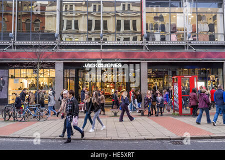 Belfast, Northern Ireland, UK, 17th December 2016. As Christmas draws near the shoppers turn out in Belfast. People walking in front of Jack Jones, Royal Avenue© J Orr/Alamy Live News Stock Photo