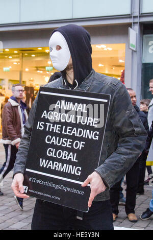 Vegan Protest, Piccadilly, Manchester, UK: 17th Dec 2016.  Masked Animal rights group 'The Earthlings Experience' stage a flash mob demonstration in Manchester Piccadilly, UK.  © Cernan Elias/Alamy Live News Stock Photo