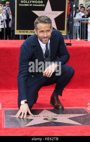 Los Angeles, California. 15th Dec, 2016. Ryan Reynolds is honored with a star on the Hollywood Walk of Fame on December 15, 2016 in Los Angeles, California. | usage worldwide © dpa/Alamy Live News Stock Photo