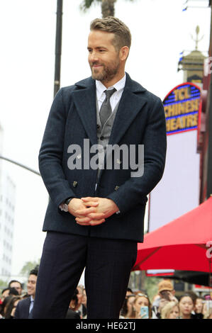 Los Angeles, California. 15th Dec, 2016. Ryan Reynolds is honored with a star on the Hollywood Walk of Fame on December 15, 2016 in Los Angeles, California. | usage worldwide © dpa/Alamy Live News Stock Photo