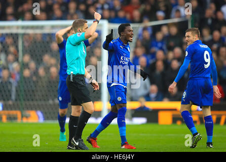 Leicester City's Jamie Vardy (right) is shown the yellow card by referee Craig Pawson during the Premier League match at the Bet365 Stadium, Stoke. Stock Photo