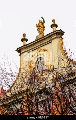 Lady Justice holds the Scales of Justice on a building in Dluga, Dlugi Targ, Gdansk Stock Photo