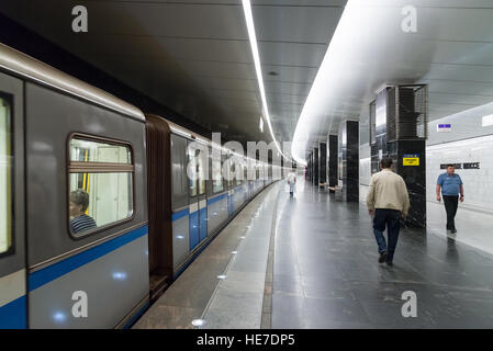 Moscow, Russia - July 09.2015. Train on metro station Pyatnickoe Shosse Stock Photo