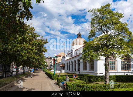 Hot Springs, Arkansas. Central Avenue, 'Bathhouse Row, with the Qapaw Baths and Spa to the right, Hot Springs National Park, AR, USA Stock Photo